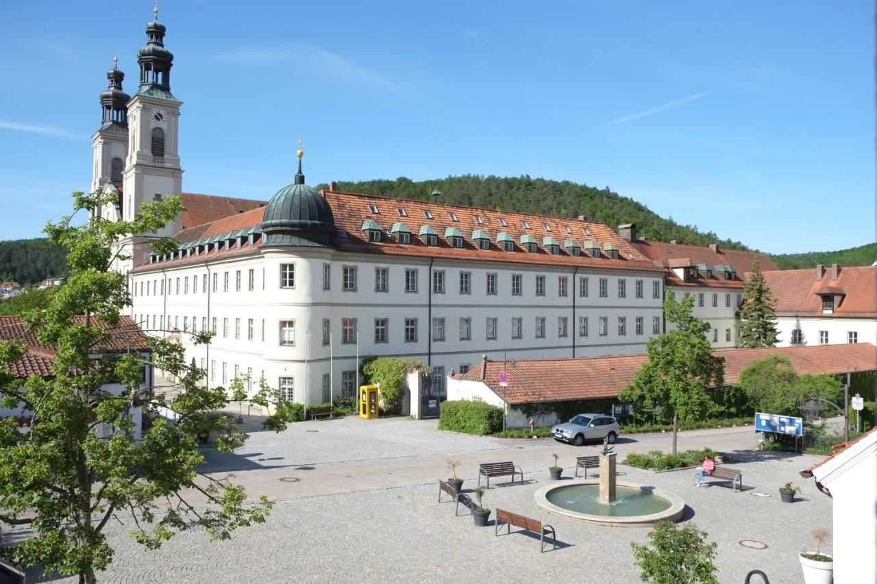 65Qm Wohnung Klosterblick Im Historischen Pfarrhaus Pielenhofen Экстерьер фото